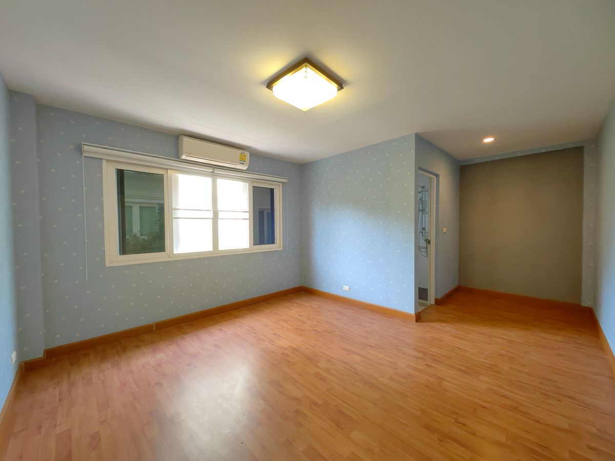 ขายทาวน์โฮมเลียบทางด่วนรามอินทรา : ขายทาวน์โฮม 3 ชั้น คาซ่า ซิตี้ สุคนธสวัสดิ์ 1 หลังริม พื้นที่เยอะ ใกล้เกษตร-นวมินทร์ เลียบทางด่วน