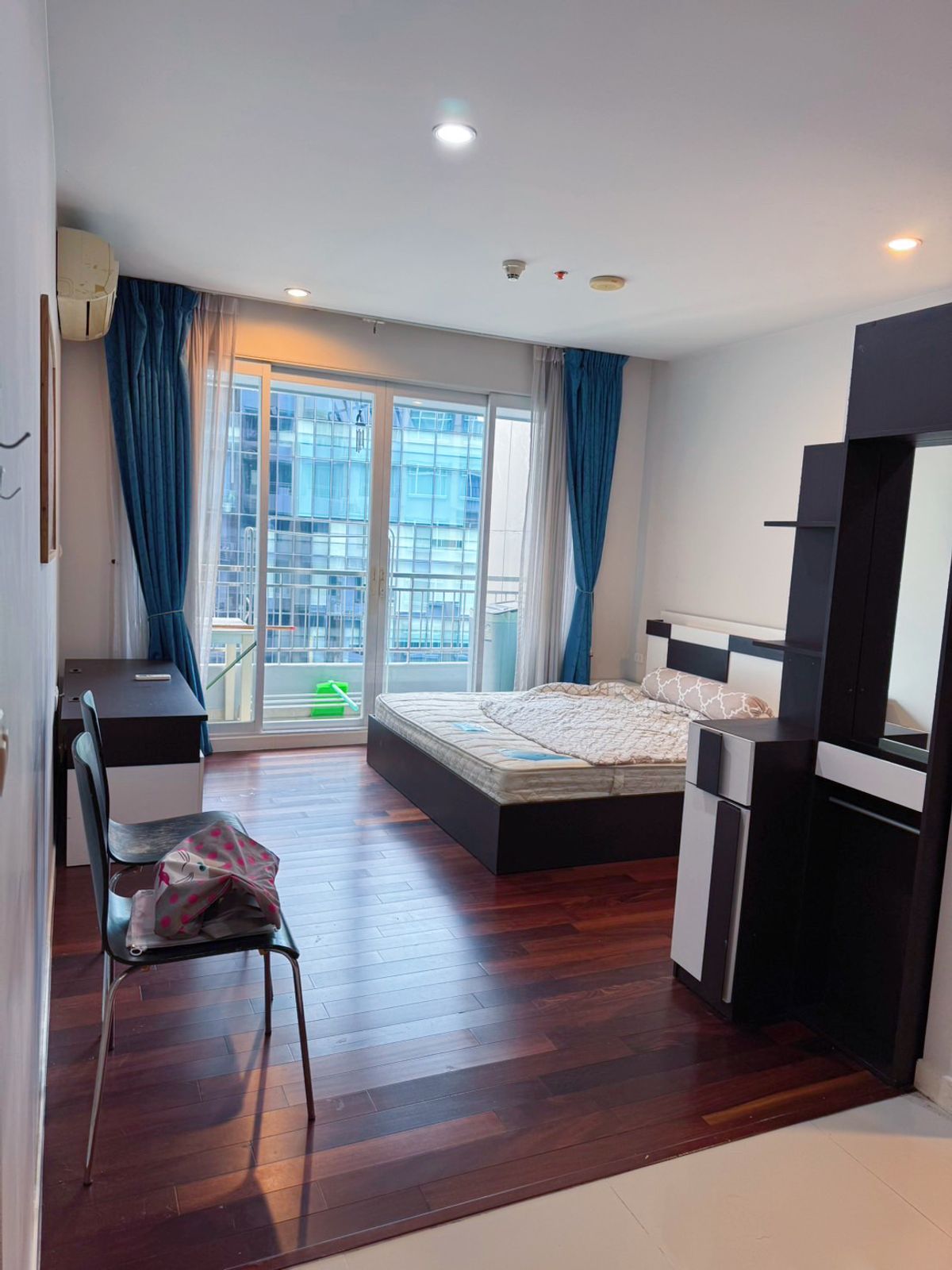 ขายคอนโดพระราม 9 เพชรบุรีตัดใหม่ RCA : ขาย/ ให้เช่าเซอร์เคิล คอนโดมิเนียม (Circle Condominium) (TFP-80090)