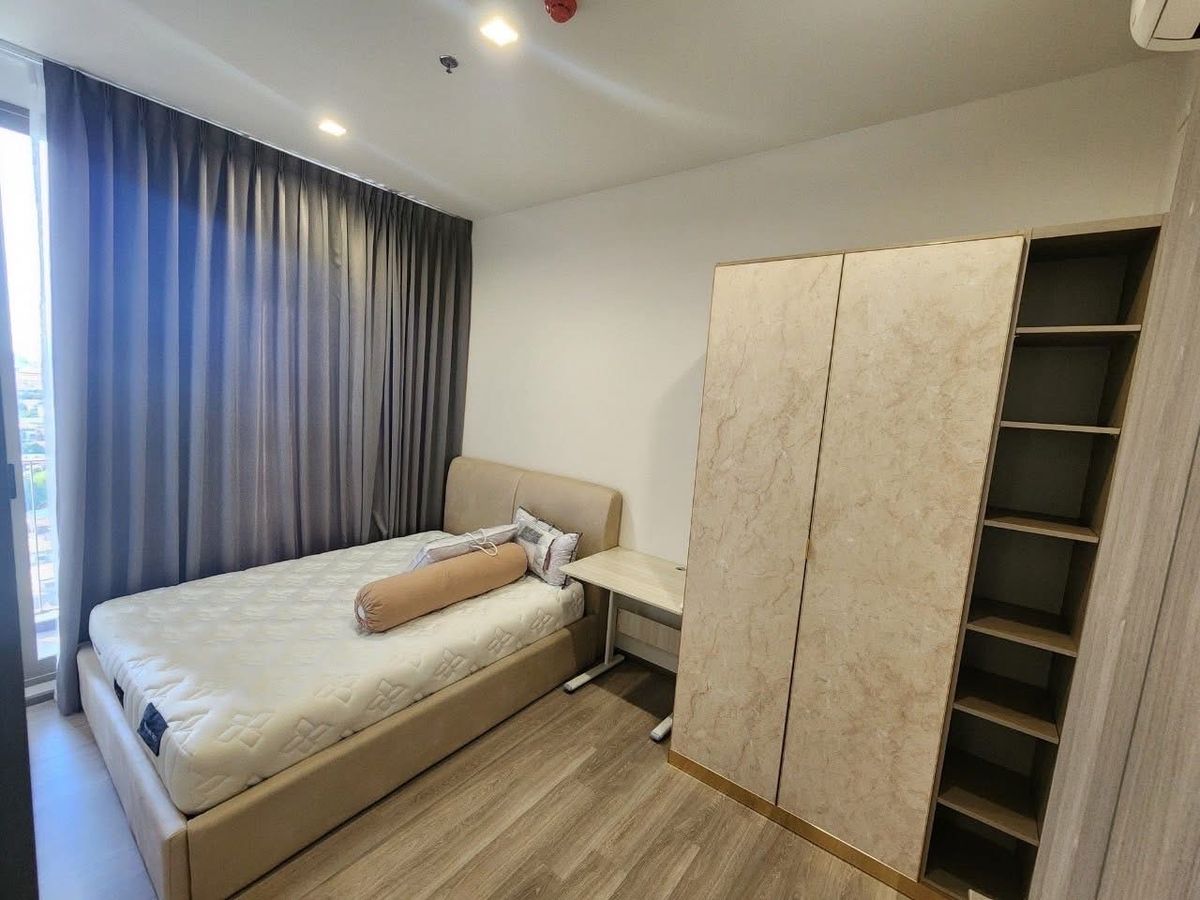 For RentCondoSathorn, Narathiwat : 📢👇 Living with your family Just opposite Shrewsbury International School and many Michelin Star Street food restaurants, easily traveling as near expressway