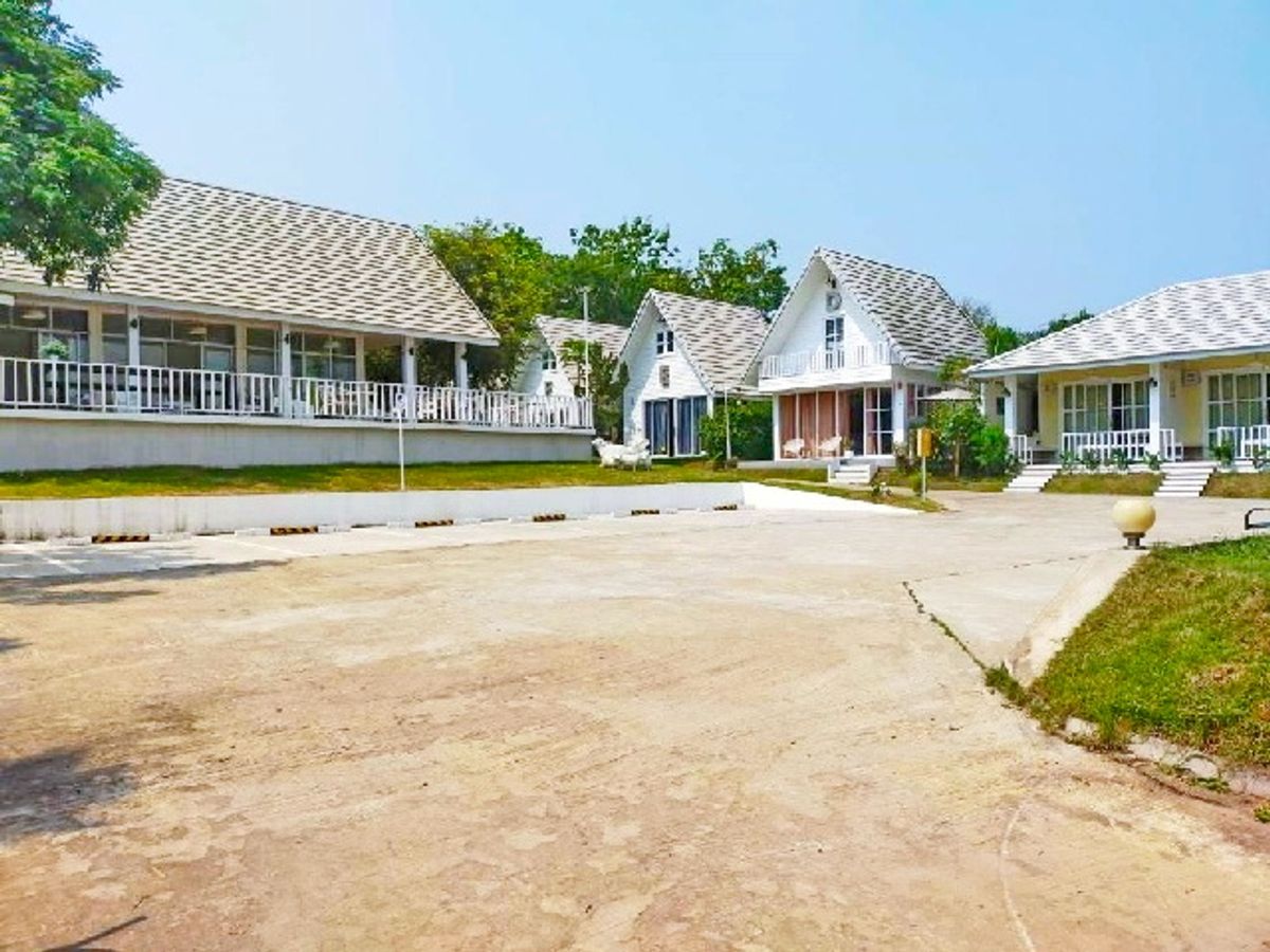 For SaleHotel&Apartment BusinessLoei : 5 villas, totaling 9 beds, 11 water, 1 rai 3 ngan, 20 sq.w., Mekong River 998 m. Sell hotels, resorts have a license ready.