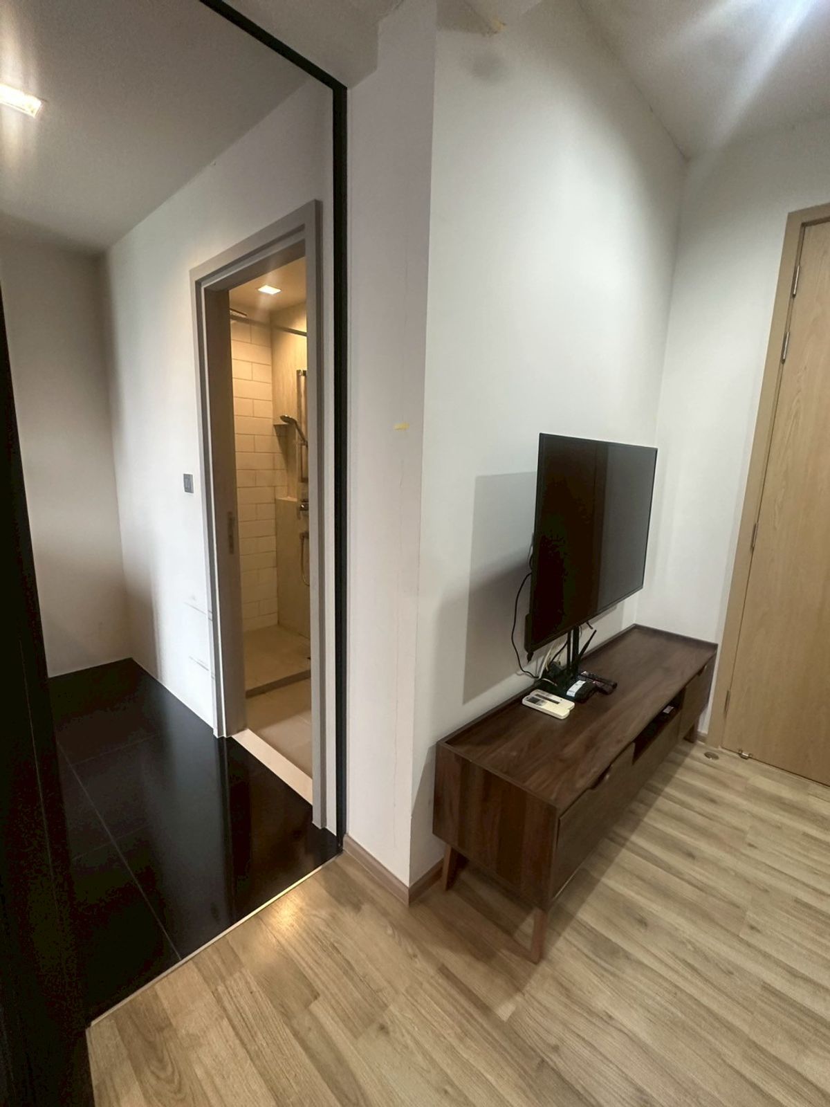 For SaleCondoSapankwai,Jatujak : Urgent sale, luxury condo in the heart of Chatuchak The room is not anymore. Good condition, central, complete, easy to travel, walk on the electric train. Make an appointment to watch every day  