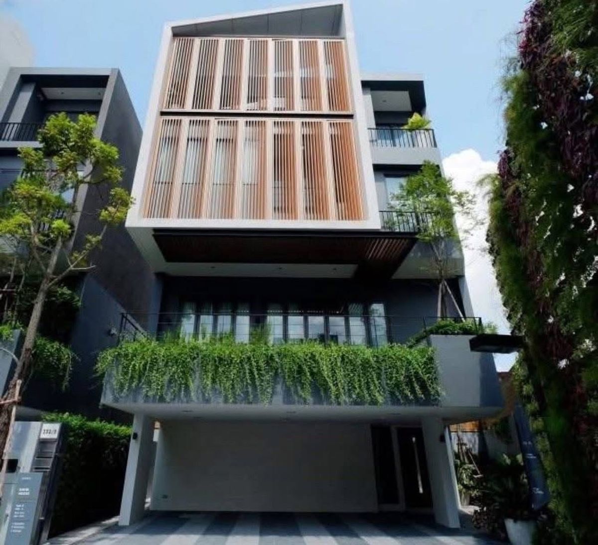 For RentHouseOnnut, Udomsuk : Rent Luxury House Arna Ekkamai 5 -story elevator near the Fully Firnished