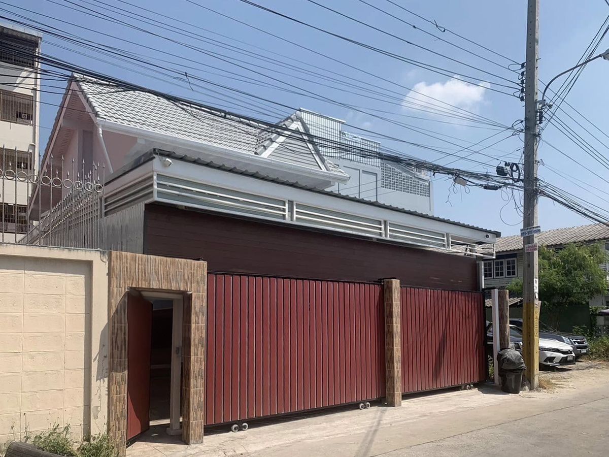 ขายบ้านลาดกระบัง สุวรรณภูมิ : บ้านเดี่ยว ซอย อ่อนนุช 70 แยก 1 / 3 ห้องนอน (ขาย), House Soi Onnut 70 Yak 1 / 3 Bedrooms (SALE) FON059