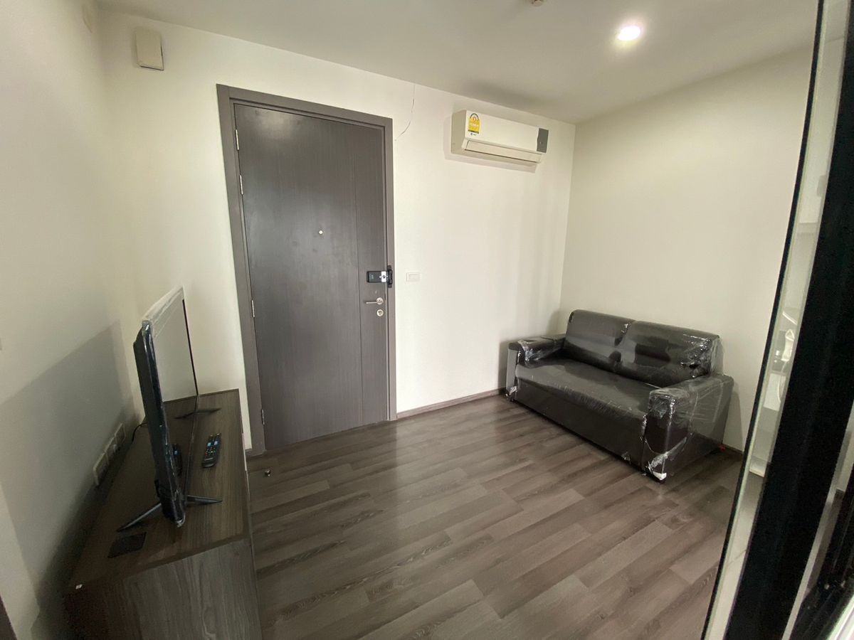 For RentCondoOnnut, Udomsuk : The new room has never been rented. Free WIFI install 1 bedroom, 1 bathroom, The Base Park East Sukhumvit 77.