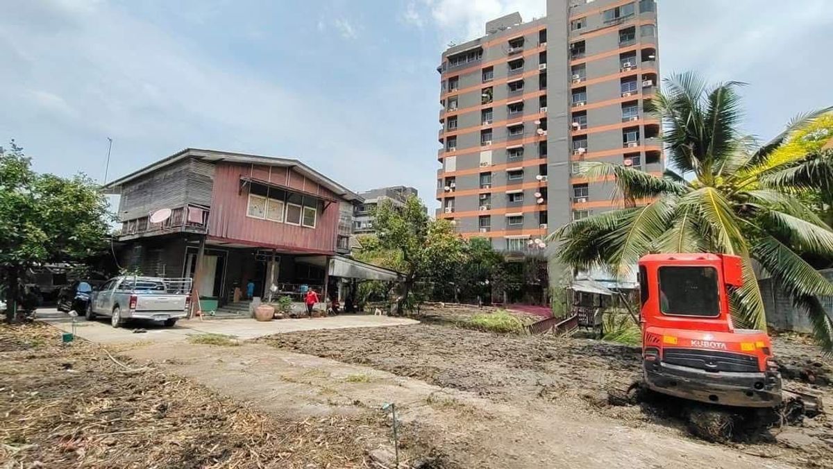 For SaleLandLadprao, Central Ladprao : Land 403 sq.w., Phahonyothin 24 / (Selling), Land 403 SQ. W. Phahon Yothin 24 / (For Sale) meaw634