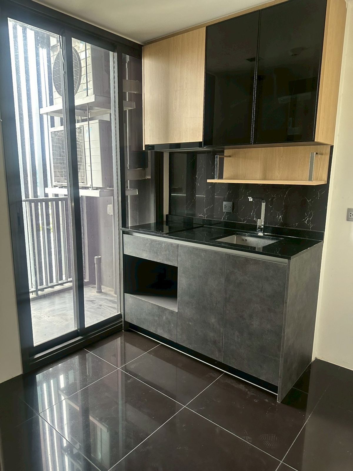 For SaleCondoSapankwai,Jatujak : Urgent sale, luxury condo in the heart of Chatuchak The room is not anymore. Good condition, central, complete, easy to travel, walk on the electric train. Make an appointment to watch every day  