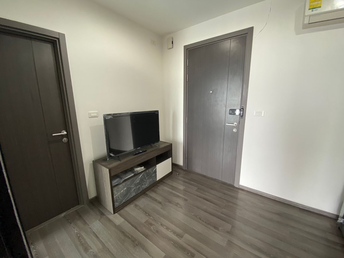 For RentCondoOnnut, Udomsuk : The new room has never been rented. Free WIFI install 1 bedroom, 1 bathroom, The Base Park East Sukhumvit 77.