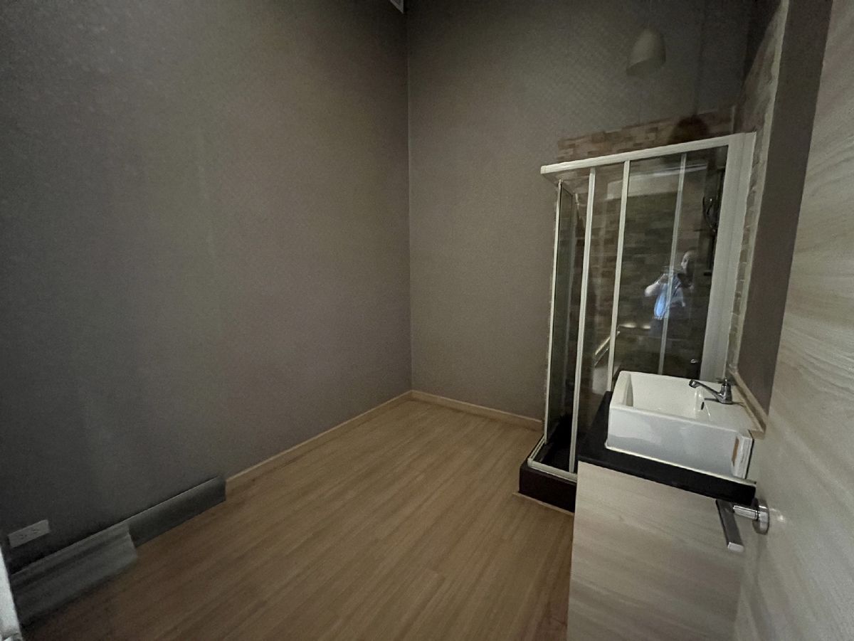 ให้เช่าร้านค้า/ตลาดนัดสุขุมวิท อโศก ทองหล่อ : ปล่อยเช่า พื้นที่ ชั้น G ขนาด 115 ตารางเมตร ซอยสุขุมวิท 39 พร้อมพงษ์ มีที่จอดรถเยอะ ฟรีค่าส่วนกลาง รับพิจารณาทุกธุรกิจ 