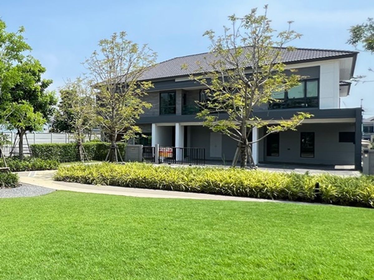 For SaleHousePhutthamonthon, Salaya : The City Thawi Watthana, area of ​​130 sq.w., the house 486.62 sq.m., behind the front of the garden, 5 bedrooms, 6 bathrooms, the bathroom, 4 houses, car park, curtains, after 5 built -in kitchen, can connect to many roads. Both Boromarajonani, Petchkase
