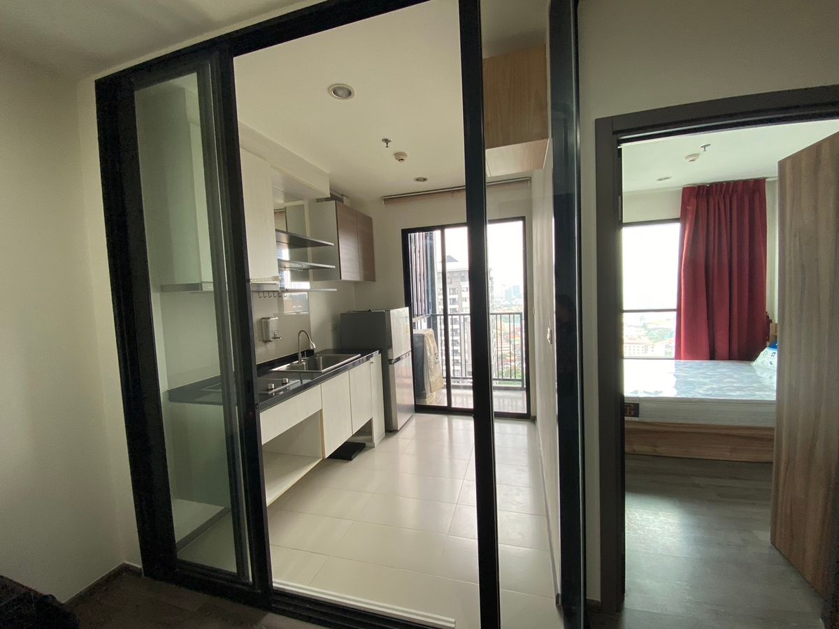 For RentCondoOnnut, Udomsuk : The new room has never been rented. Free WIFI install 1 bedroom, 1 bathroom, The Base Park East Sukhumvit 77.