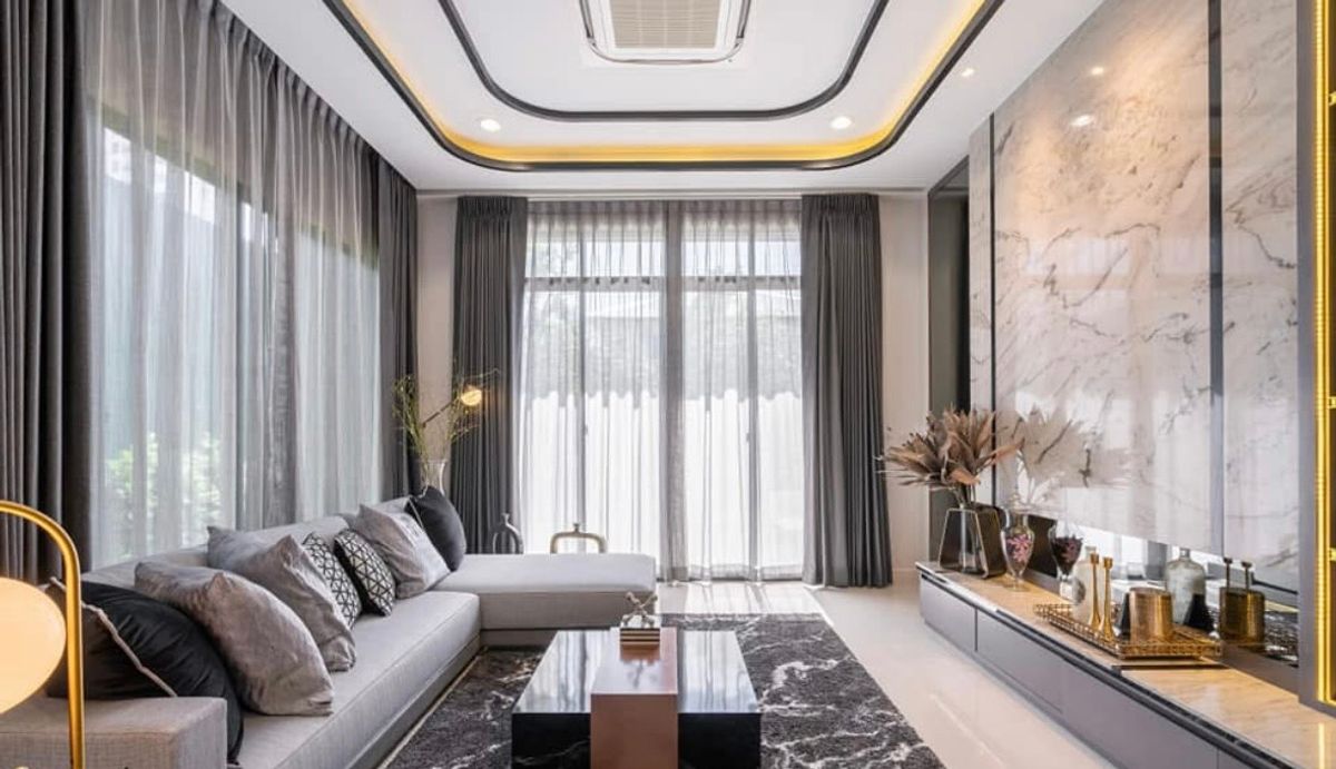 For SaleHousePattanakan, Srinakarin : 🌿 Luxury Home for Sale – Nara Botanic 2 Peaceful & Private | Modern Design | Fully Functional Spacious 240 sq.m. of usable area Prime Location – Easy City Access, Close to Suvarnabhumi Airport & Mega Bangna