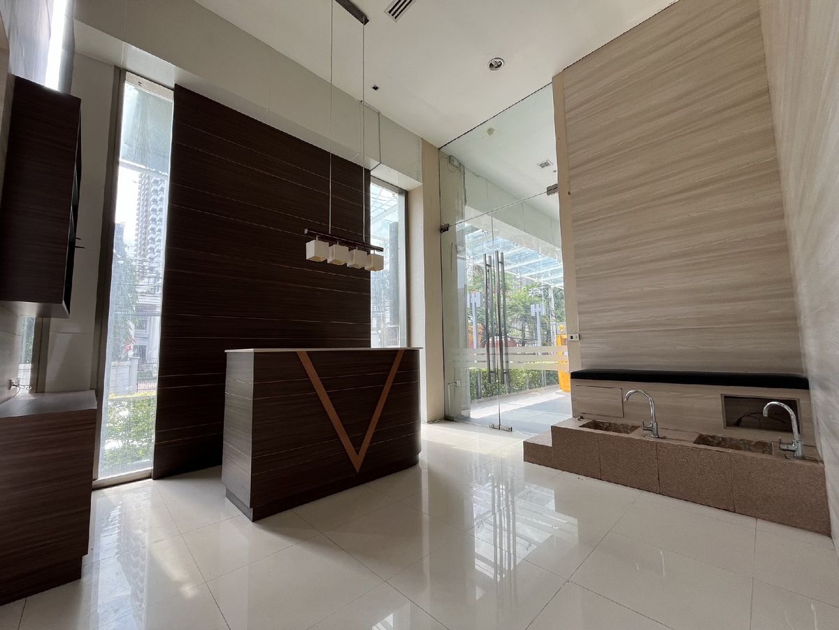 ให้เช่าร้านค้า/ตลาดนัดสุขุมวิท อโศก ทองหล่อ : ปล่อยเช่า พื้นที่ ชั้น G ขนาด 115 ตารางเมตร ซอยสุขุมวิท 39 พร้อมพงษ์ มีที่จอดรถเยอะ ฟรีค่าส่วนกลาง รับพิจารณาทุกธุรกิจ 