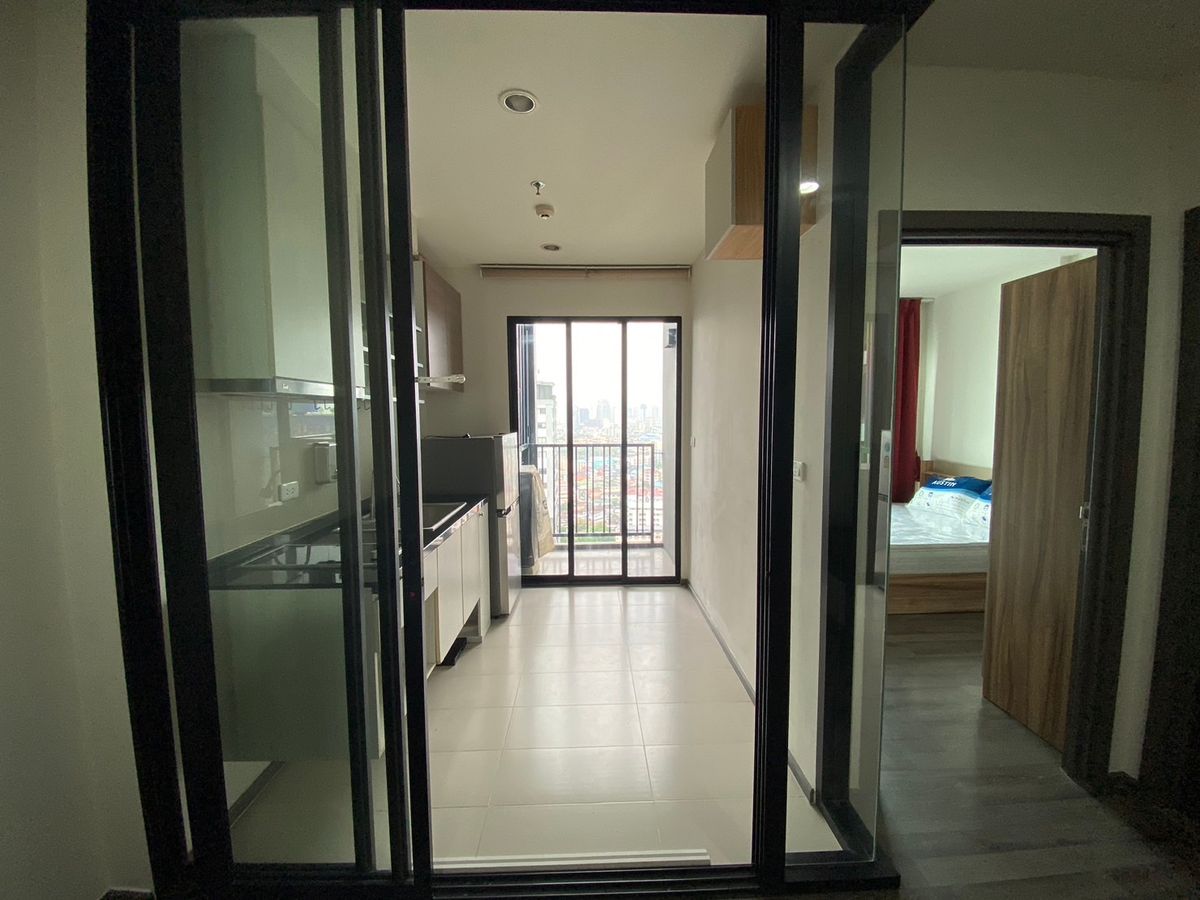 For RentCondoOnnut, Udomsuk : The new room has never been rented. Free WIFI install 1 bedroom, 1 bathroom, The Base Park East Sukhumvit 77.