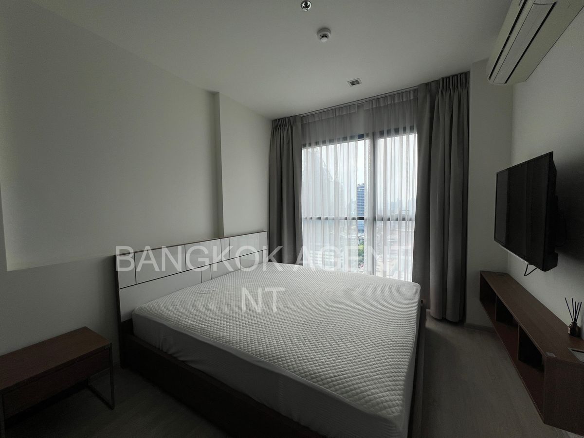 For RentCondoRatchathewi,Phayathai : Available for rent RHYTHM Rangnam 1BED1BATH (35SQM). The room is not damaged by an earthquake. Ready to be at the beginning of this month