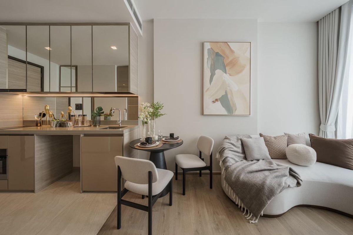 ขายคอนโดลาดพร้าว เซ็นทรัลลาดพร้าว : ตกแต่งพร้อมอยู่ The Crest Park Residences : ชั้นสูง วิวเมือง 🔺Best Price 6.75 MB.🔺 with chanintr furniture