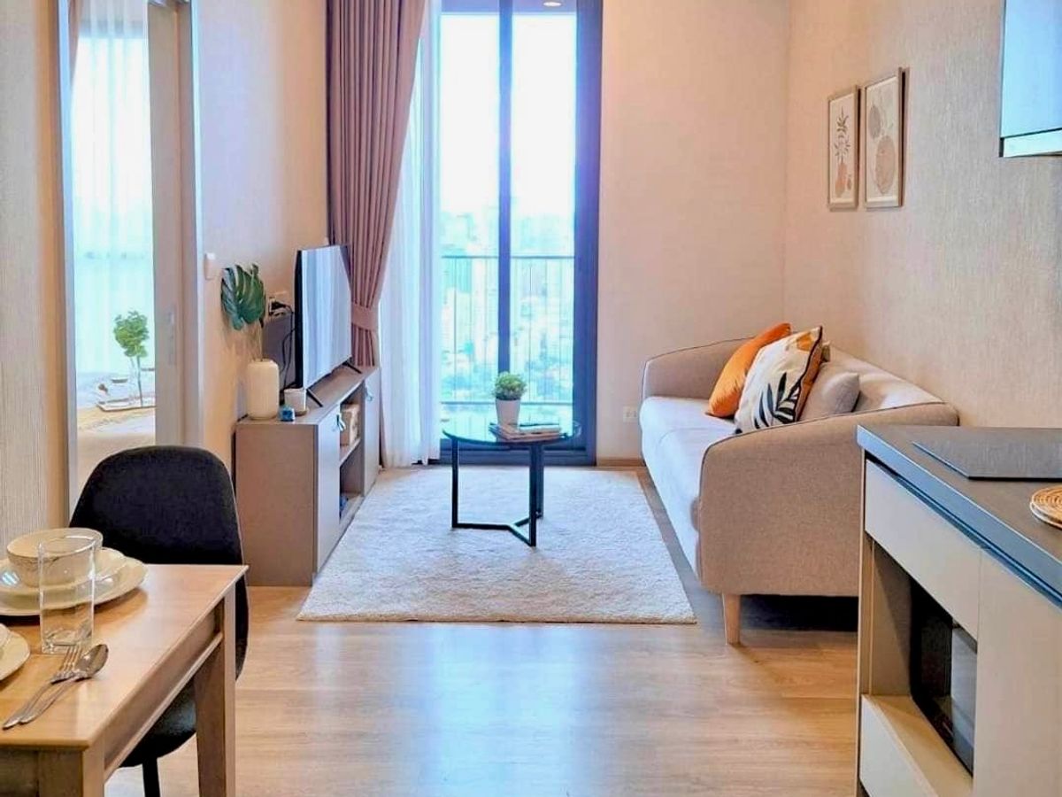 ให้เช่าคอนโดสุขุมวิท อโศก ทองหล่อ : ให้เช่า Oka Haus สุขุมวิท 36 | ห้องใหม่เอี่ยม ชั้นสูงสุด วิวโล่งไม่บล็อก ขนาด 35 ตร.ม. | 1 ห้องนอน 1 ห้องน้ำ | ชั้น 43 (ชั้นสูงสุด)