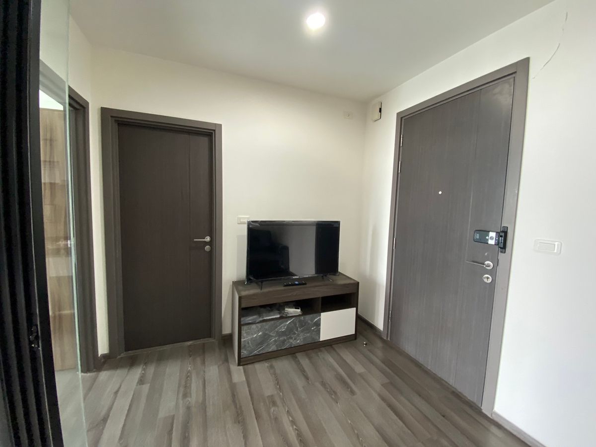 For RentCondoOnnut, Udomsuk : The new room has never been rented. Free WIFI install 1 bedroom, 1 bathroom, The Base Park East Sukhumvit 77.