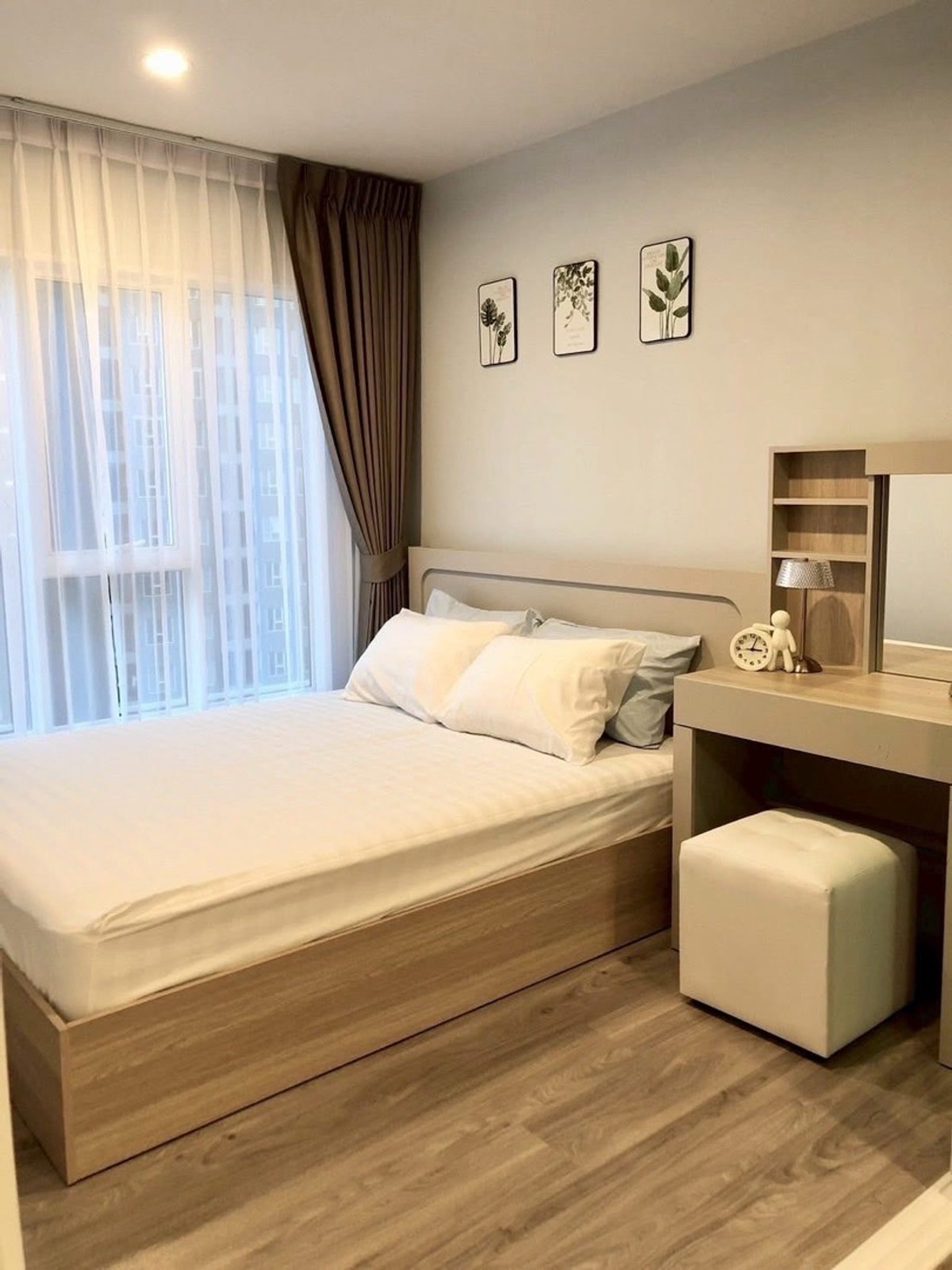 ให้เช่าคอนโดบางนา แบริ่ง ลาซาล : 🚩New Regent home bangna โครงการใหม่เอี่ยม ห้องมือ 1 ตึก A ชั้น 18  วิวโล่ง ห้องสวยมาก ตามรูป  เฟอร์นิเจอร์บิวอิน ติดต่อป้าแหม่ม Tel/Line : 0992982923 
