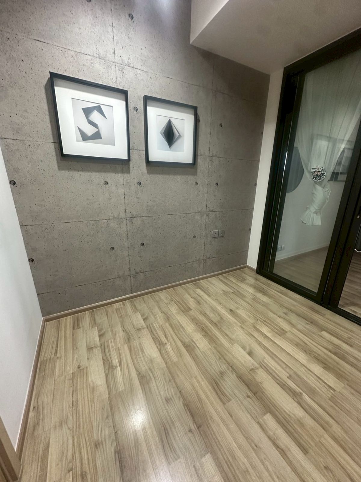 For SaleCondoSapankwai,Jatujak : Urgent sale, luxury condo in the heart of Chatuchak The room is not anymore. Good condition, central, complete, easy to travel, walk on the electric train. Make an appointment to watch every day  