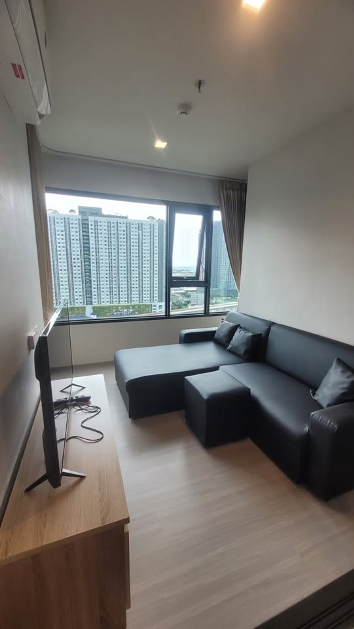 ให้เช่าคอนโดท่าพระ ตลาดพลู วุฒากาศ : For Rent Life Sathorn Sierra 1bed size 40 sq.m. F/F