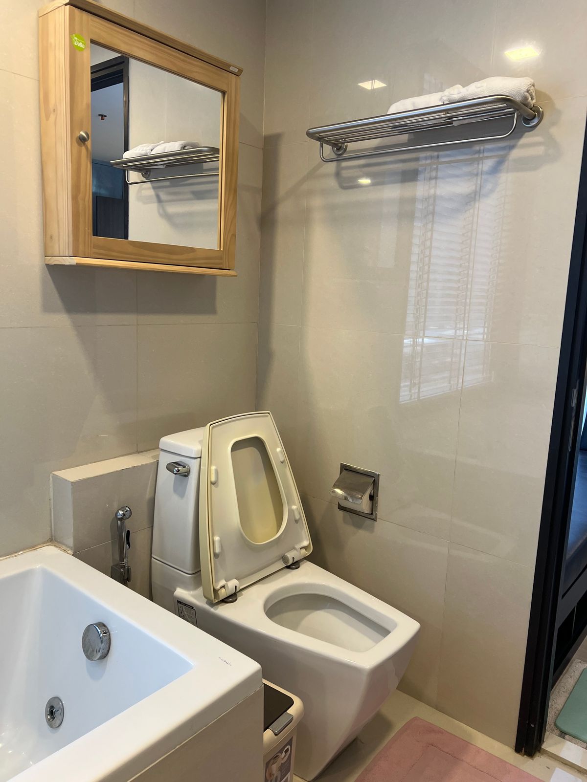 ให้เช่าคอนโดอ่อนนุช อุดมสุข : 🔥ให้เช่าด่วนสุด🔥คอนโดริทึ่ม สุขุมวิท 44/1 ใกล้ BTS พระโขนง 0 เมตร เดินทางสะดวกมาก (เหมาะสำหรับคนทำงานหรือชาวต่างชาติ)