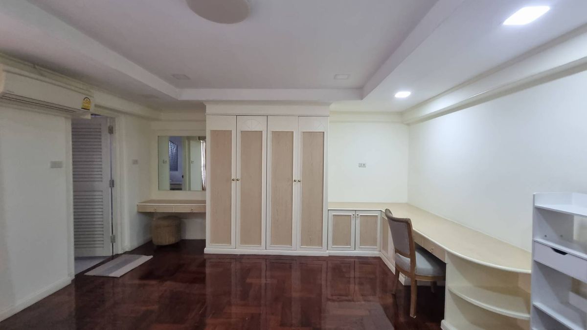 ให้เช่าสุขุมวิท อโศก ทองหล่อ : Pet friendly พร้อมพงษ์ ให้เช่าอพาร์ทเมนท์ 3ห้องนอน 4 ห้องน้ำ 280 ตร.ม. ชั้น 12 มีรถตุ๊กๆให้บริการ ฟรี Wifi