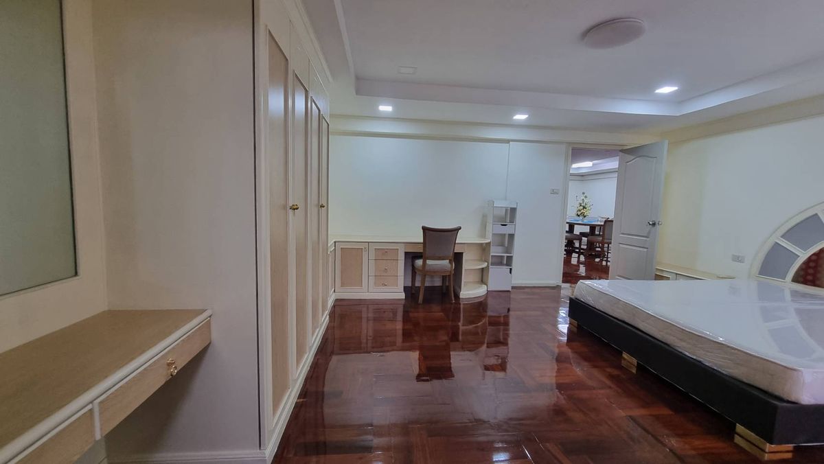 ให้เช่าสุขุมวิท อโศก ทองหล่อ : Pet friendly พร้อมพงษ์ ให้เช่าอพาร์ทเมนท์ 3ห้องนอน 4 ห้องน้ำ 280 ตร.ม. ชั้น 12 มีรถตุ๊กๆให้บริการ ฟรี Wifi