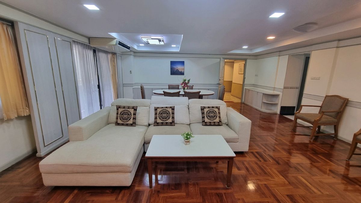 ให้เช่าสุขุมวิท อโศก ทองหล่อ : Pet friendly พร้อมพงษ์ ให้เช่าอพาร์ทเมนท์ 3ห้องนอน 4 ห้องน้ำ 240 ตร.ม.  ชั้น 6 มีรถตุ๊กๆให้บริการ ฟรี Wifi