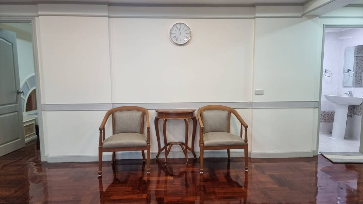 ให้เช่าสุขุมวิท อโศก ทองหล่อ : Pet friendly พร้อมพงษ์ ให้เช่าอพาร์ทเมนท์ 3ห้องนอน 4 ห้องน้ำ 280 ตร.ม. ชั้น 12 มีรถตุ๊กๆให้บริการ ฟรี Wifi