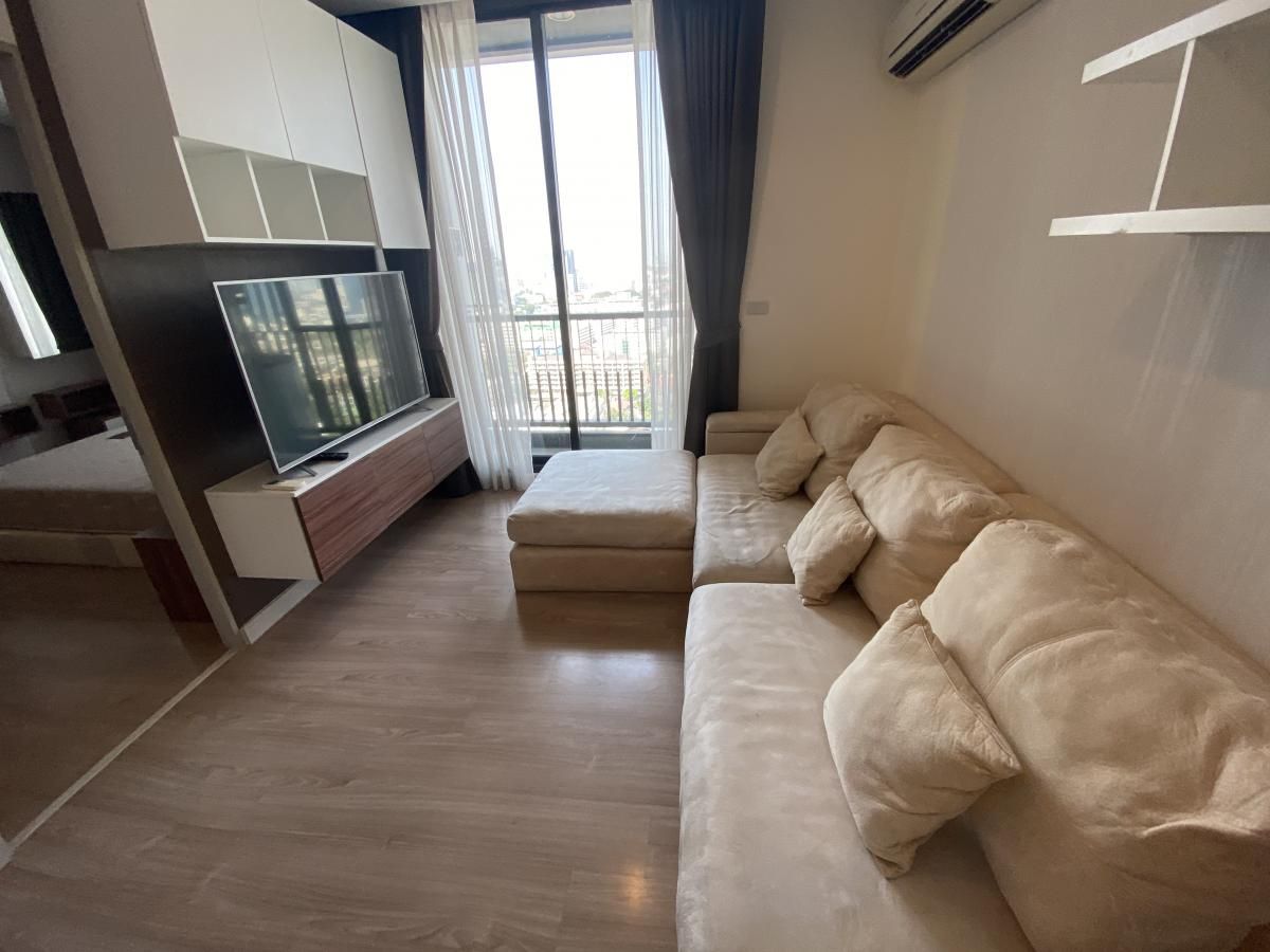 For RentCondoRatchathewi,Phayathai : Condo for rent, The Capitol Ratchaprarop-Vipha [The Capital Ratchapraop-Vibha], beautiful room, good price, easy to travel, full furniture.  Can make an appointment to see the room