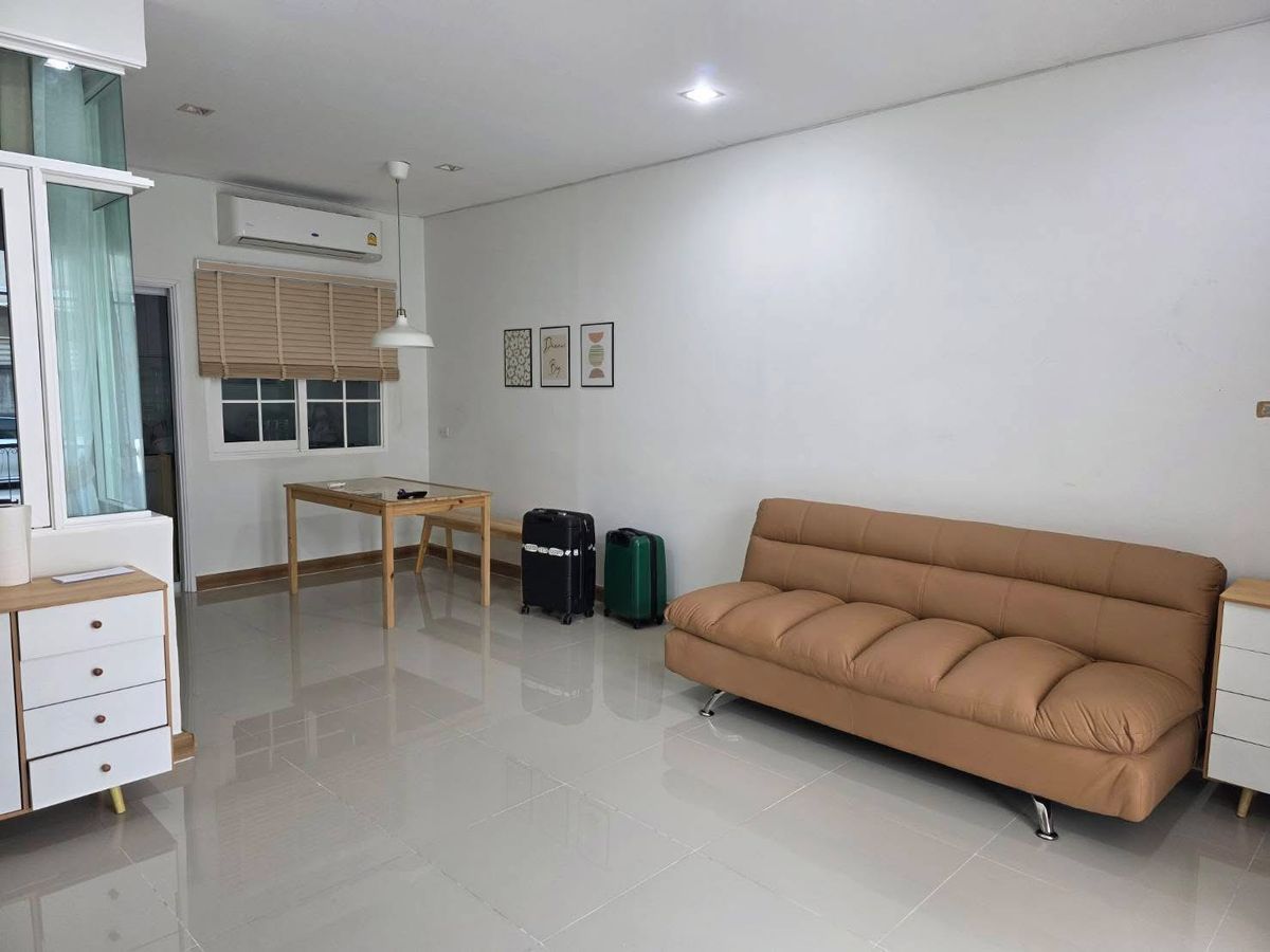 For RentTownhomeThaphra, Talat Phlu, Wutthakat : Golden Town, Sathorn -Kanlapaphruek, near BTS Wutthakat, The Mall Tha Phra
