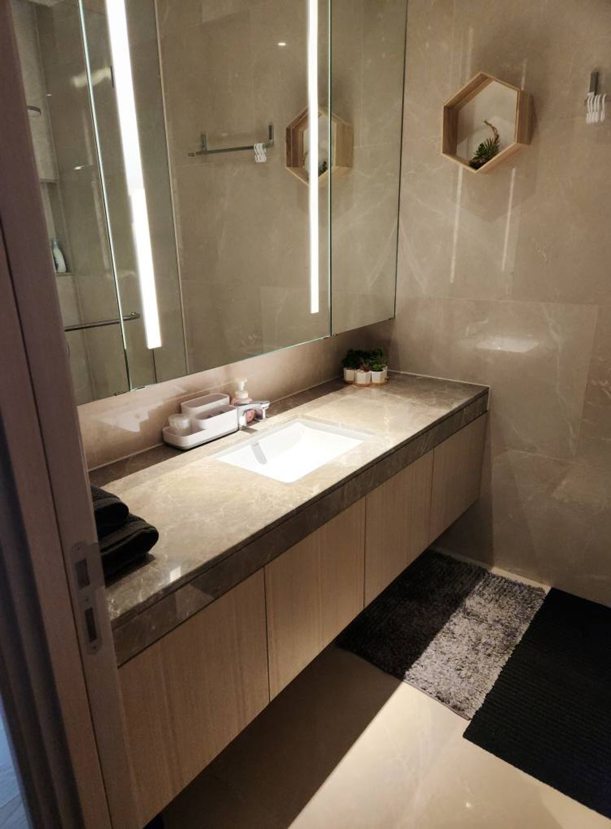 For RentCondoWongwianyai, Charoennakor : [For Rent] Magnolias Waterfront Residences Magnolia Waterfon Residence