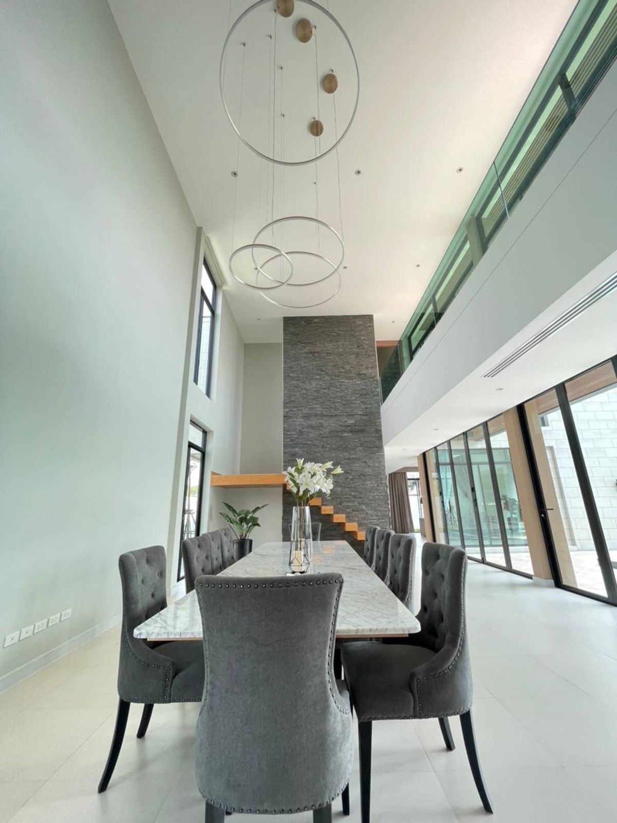 ให้เช่าบ้านนวมินทร์ รามอินทรา : 📢👇บ้านหรู พร้อมสระว่ายน้ำส่วนตัว พื้นที่กว้างขวาง ตกแต่งแบบ Modern โปร่ง สบาย บ้านเลขที่เป็นมงคล