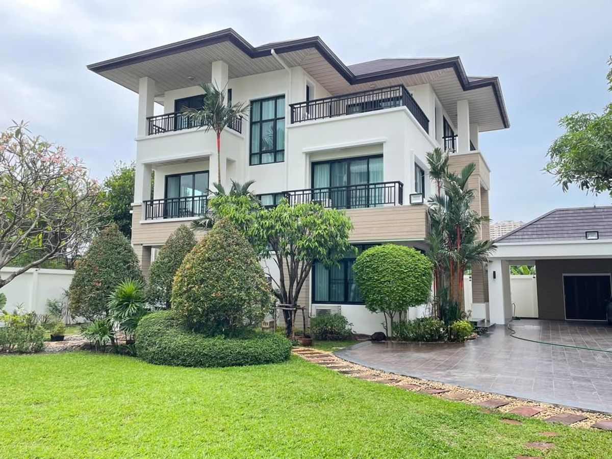 For RentHouseRatchadapisek, Huaikwang, Suttisan : 🔴 110,000 ฿ 🔴 Rent a 3 -storey detached house 👉 Soi Ratchada 32, usable area 450 sqm. (4 bedrooms, 4 bathrooms) ready to move in.  Happy service 🙏 📩 Interested to say hello (answer very quickly) 🔸: 𝗜𝗗 𝗟𝗜𝗡𝗘: @bbcondo88 🔸: Property Code 6804-1705