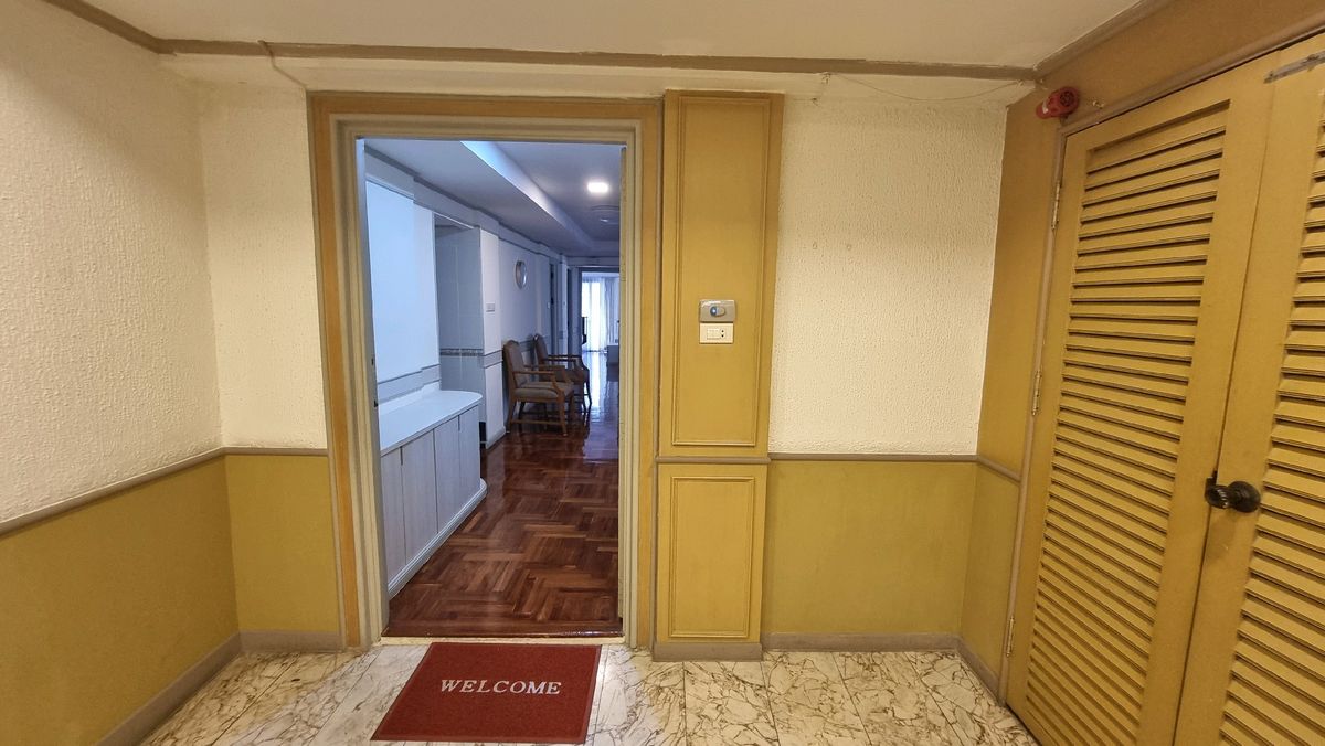 ให้เช่าสุขุมวิท อโศก ทองหล่อ : Pet friendly พร้อมพงษ์ ให้เช่าอพาร์ทเมนท์ 3ห้องนอน 4 ห้องน้ำ 240 ตร.ม.  ชั้น 6 มีรถตุ๊กๆให้บริการ ฟรี Wifi