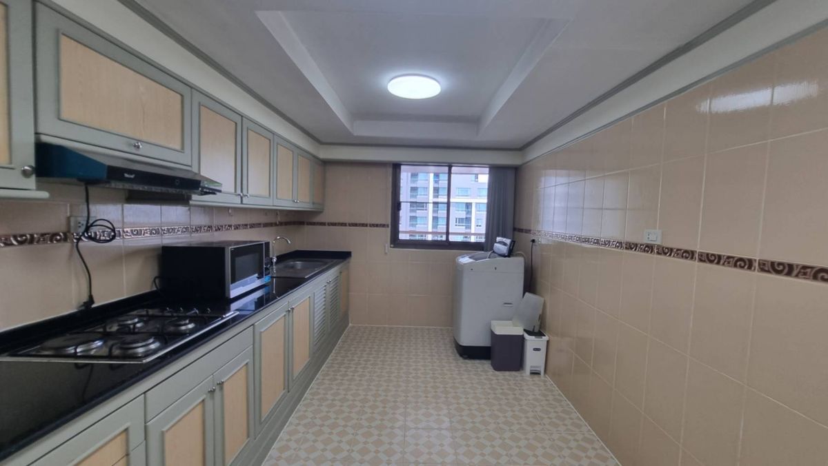 ให้เช่าสุขุมวิท อโศก ทองหล่อ : Pet friendly พร้อมพงษ์ ให้เช่าอพาร์ทเมนท์ 3ห้องนอน 4 ห้องน้ำ 280 ตร.ม. ชั้น 12 มีรถตุ๊กๆให้บริการ ฟรี Wifi