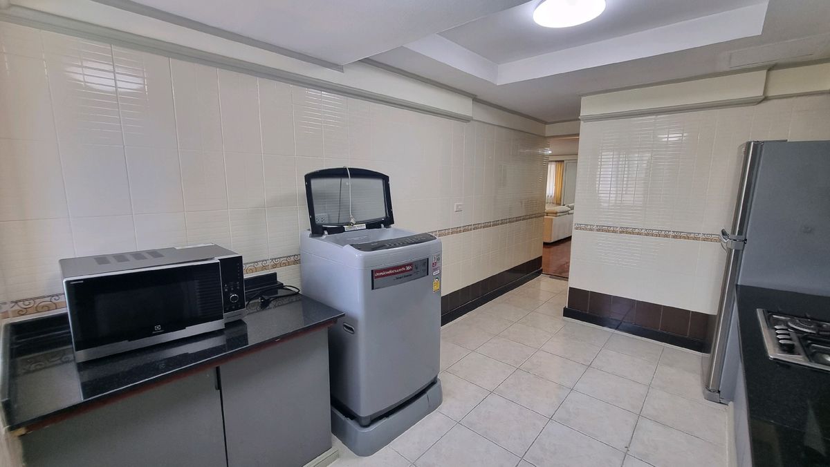 ให้เช่าสุขุมวิท อโศก ทองหล่อ : Pet friendly พร้อมพงษ์ ให้เช่าอพาร์ทเมนท์ 3ห้องนอน 4 ห้องน้ำ 240 ตร.ม.  ชั้น 6 มีรถตุ๊กๆให้บริการ ฟรี Wifi