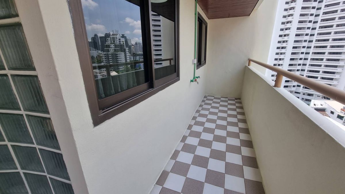 ให้เช่าสุขุมวิท อโศก ทองหล่อ : Pet friendly พร้อมพงษ์ ให้เช่าอพาร์ทเมนท์ 3ห้องนอน 4 ห้องน้ำ 280 ตร.ม. ชั้น 12 มีรถตุ๊กๆให้บริการ ฟรี Wifi