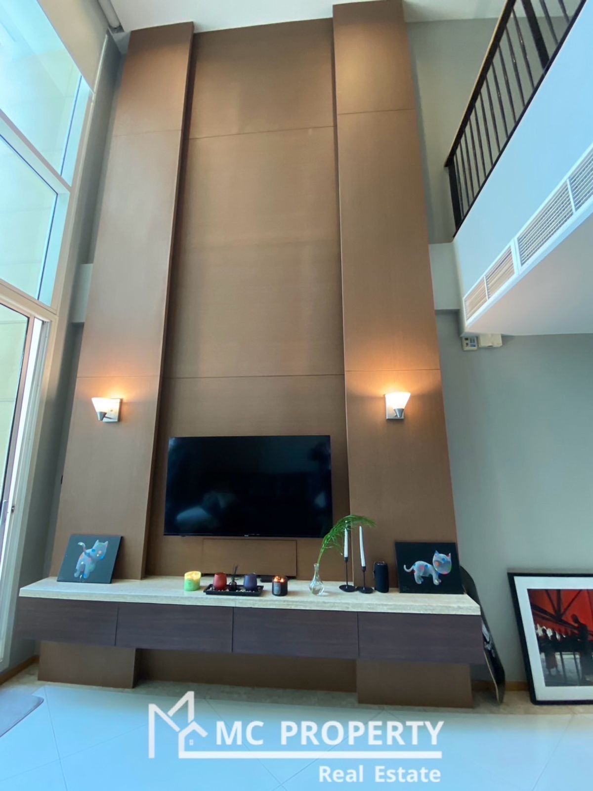 ให้เช่าคอนโดสาทร นราธิวาส : Empire Place 2 ห้องนอน 108sqm ดูเพล็กซ์ให้เช่าเพียง 55,000 โปรดติดต่อ 0816878954