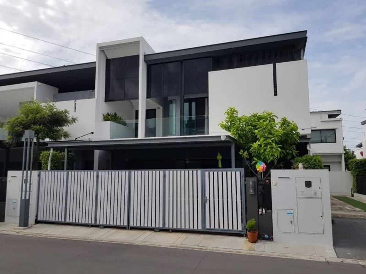 ขายบ้านบางนา แบริ่ง ลาซาล : ❖ Corner Unit ❖ บ้านเดี่ยว 2 ชั้น ขนาด 41.20 ตร.ว. พื้นที่ใช้สอย 225.00 ตร.ม. | 3 ห้องนอน 4 ห้องน้ำ 3 ที่จอดรถ | ใกล้ MEGA บางนา 500 เมตร IKEA บางนา 500 เมตร