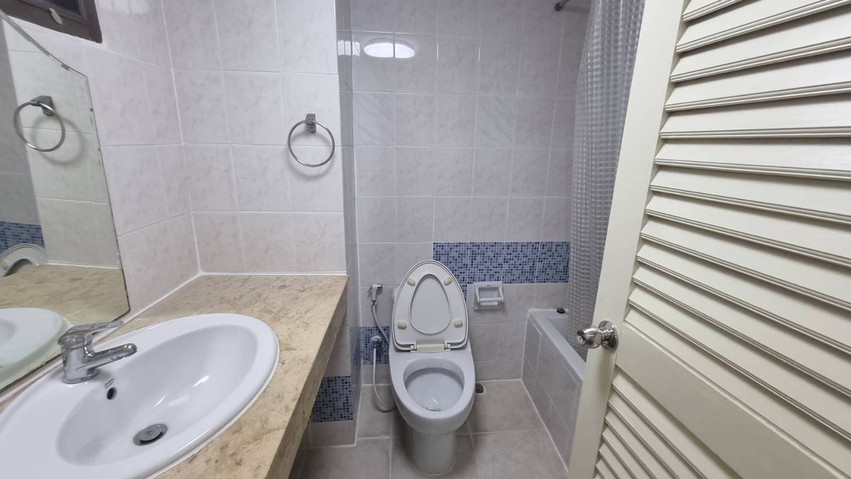 ให้เช่าสุขุมวิท อโศก ทองหล่อ : Pet friendly พร้อมพงษ์ ให้เช่าอพาร์ทเมนท์ 3ห้องนอน 4 ห้องน้ำ 280 ตร.ม. ชั้น 12 มีรถตุ๊กๆให้บริการ ฟรี Wifi