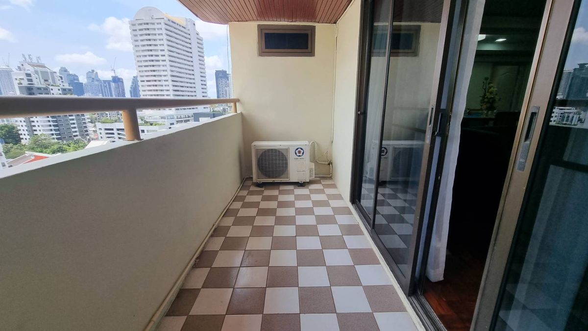 ให้เช่าสุขุมวิท อโศก ทองหล่อ : Pet friendly พร้อมพงษ์ ให้เช่าอพาร์ทเมนท์ 3ห้องนอน 4 ห้องน้ำ 280 ตร.ม. ชั้น 12 มีรถตุ๊กๆให้บริการ ฟรี Wifi