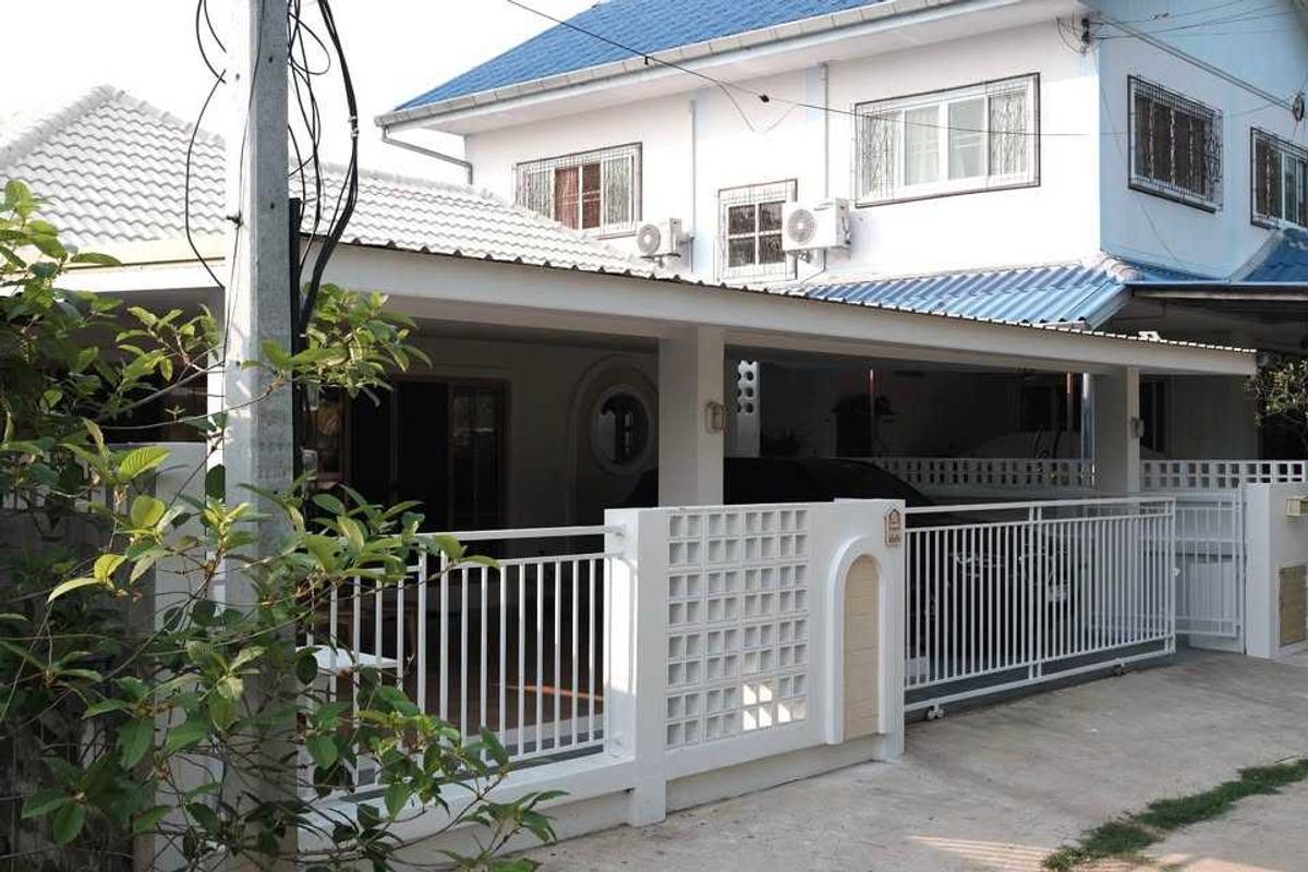 For RentHouseChiang Mai : House for rent 25,000 baht per month, close to 89 plaza, only 5 minutes. No.15H686