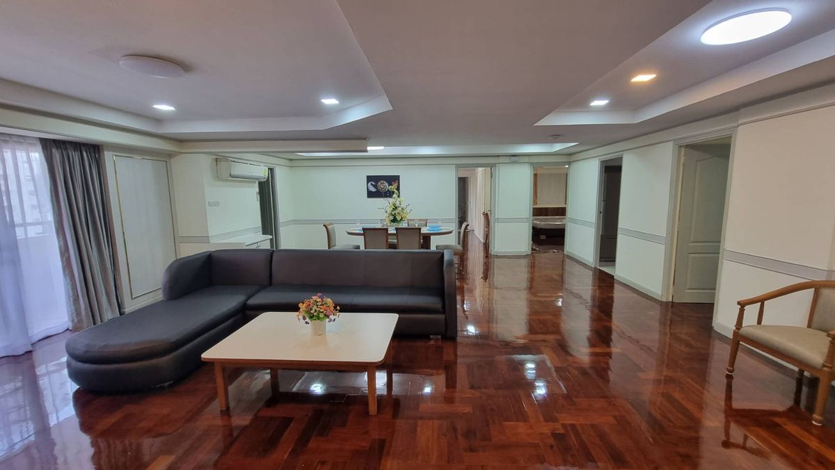 ให้เช่าสุขุมวิท อโศก ทองหล่อ : Pet friendly พร้อมพงษ์ ให้เช่าอพาร์ทเมนท์ 3ห้องนอน 4 ห้องน้ำ 280 ตร.ม. ชั้น 12 มีรถตุ๊กๆให้บริการ ฟรี Wifi
