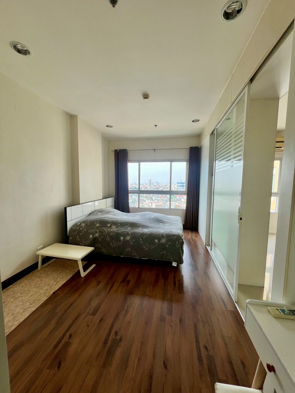 For RentCondoWongwianyai, Charoennakor : Q House Sathorn (Q House Condo Sathorn) For Rent (2Bed2Bath 60SQM)