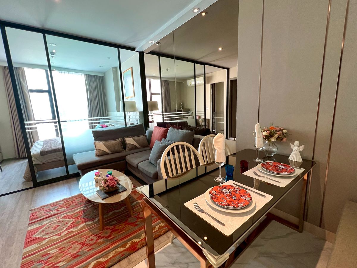 ให้เช่าคอนโดสุขุมวิท อโศก ทองหล่อ : (for rent) RHYTHM Ekkamai ใกล้รถไฟฟ้า BTS เอกมัย