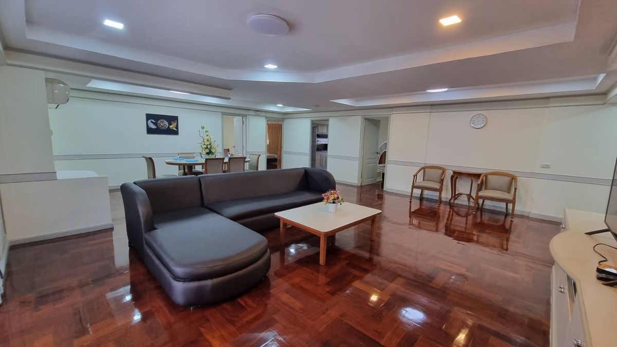 ให้เช่าสุขุมวิท อโศก ทองหล่อ : Pet friendly พร้อมพงษ์ ให้เช่าอพาร์ทเมนท์ 3ห้องนอน 4 ห้องน้ำ 280 ตร.ม. ชั้น 12 มีรถตุ๊กๆให้บริการ ฟรี Wifi