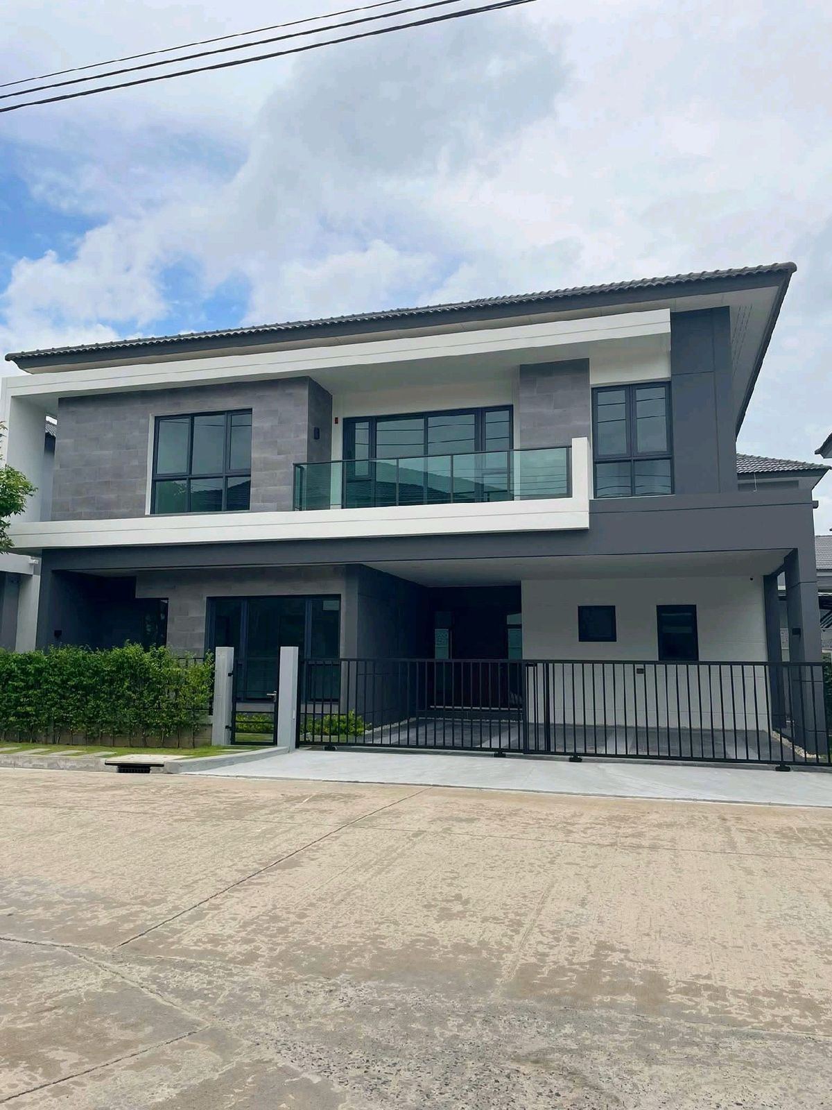 For RentHouseBangna, Bearing, Lasalle : House for rent, The City Bangna, a new project to raise animals (with housewife room)