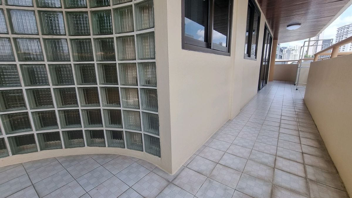 ให้เช่าสุขุมวิท อโศก ทองหล่อ : Pet friendly พร้อมพงษ์ ให้เช่าอพาร์ทเมนท์ 3ห้องนอน 4 ห้องน้ำ 240 ตร.ม.  ชั้น 6 มีรถตุ๊กๆให้บริการ ฟรี Wifi