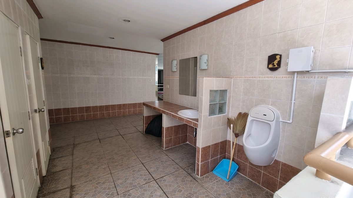 ให้เช่าสุขุมวิท อโศก ทองหล่อ : Pet friendly พร้อมพงษ์ ให้เช่าอพาร์ทเมนท์ 3ห้องนอน 4 ห้องน้ำ 240 ตร.ม.  ชั้น 6 มีรถตุ๊กๆให้บริการ ฟรี Wifi